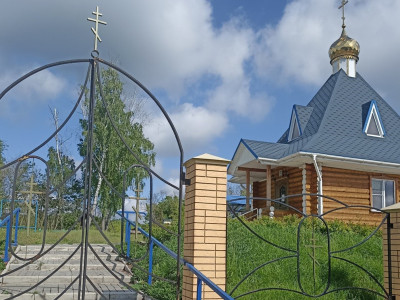 Храм в честь Покрова Пресвятой Богородицы.